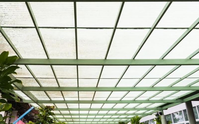 Deixe a luz entrar: conheça as telhas translúcidas para tornar seu ambiente mais natural!