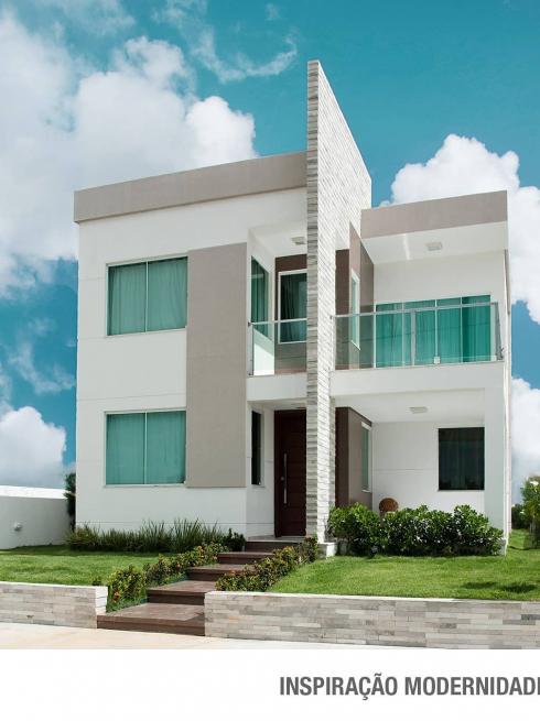 Nesta casa construída em Aracaju - SE, a modernidade está presente tanto nas linhas retas como no processo construtivo, que usou placas cimentícias e steel framing Brasilit. Um jeito prático e rápido que reduz os prazos e os custos da obra. Projeto da arquiteta Tauana Macedo Oliveira e do engenheiro Marconi Moura da Silva, e foto de Martha Marque de Oliveira Inspiração Modernidade